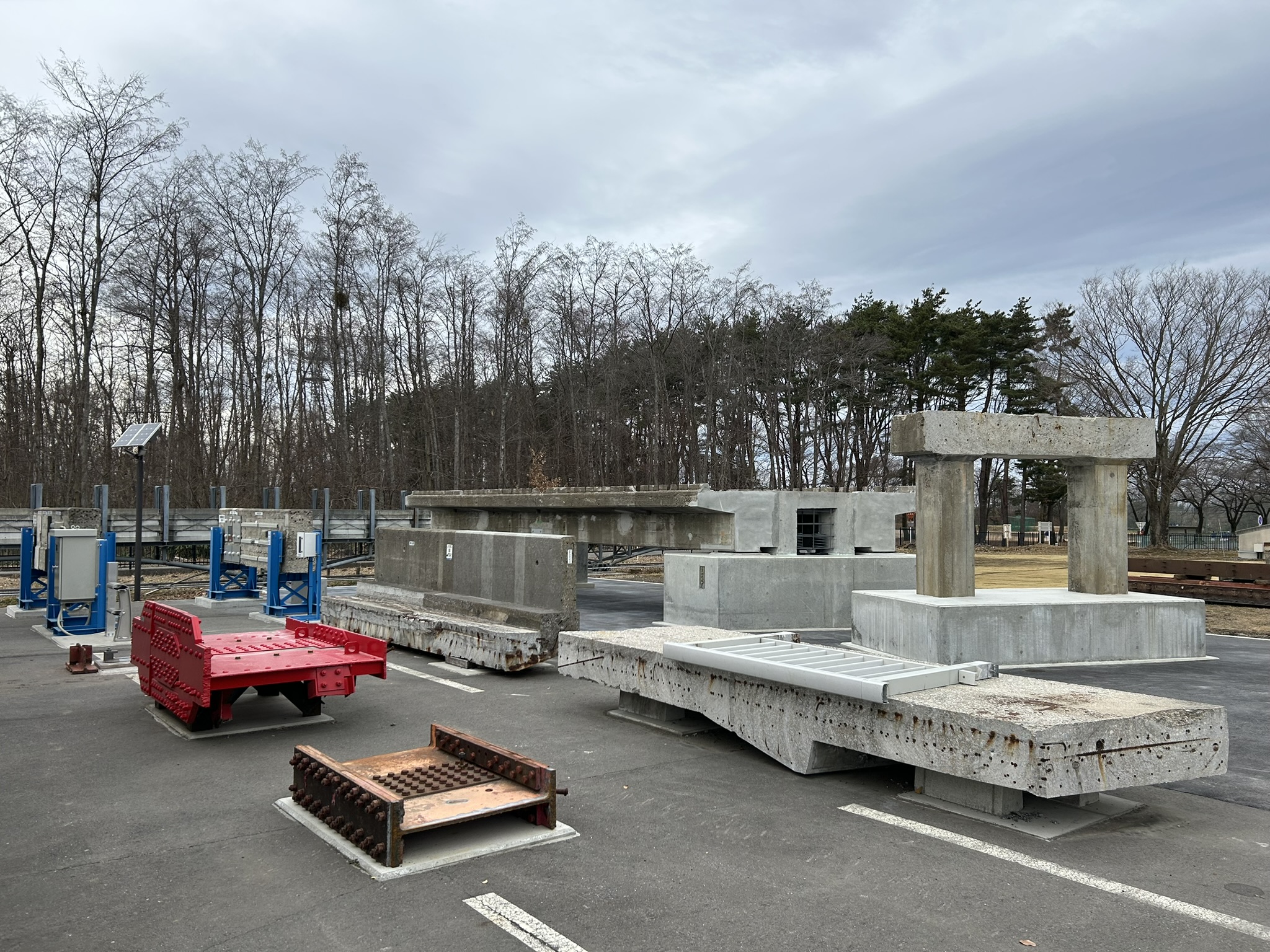 老朽化した橋梁部材の展示エリア